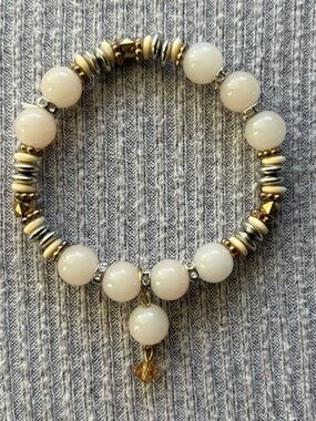 Vintage milky white beaded stretch bracelet w gold tone & silver tone spacers